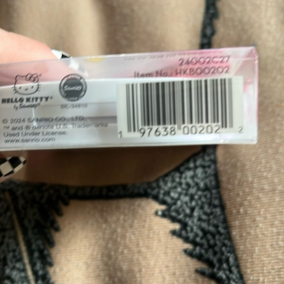 ✨🆕BNIB!Crème Shop x Hello Kitty Limited Ed. Crème Blush Balm in Strawberry Milk! - Picture 4 of 8